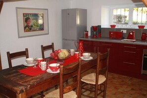 Fridge, microwave, oven, dishwasher - La Masure - LARROQUE (LARROQUE)