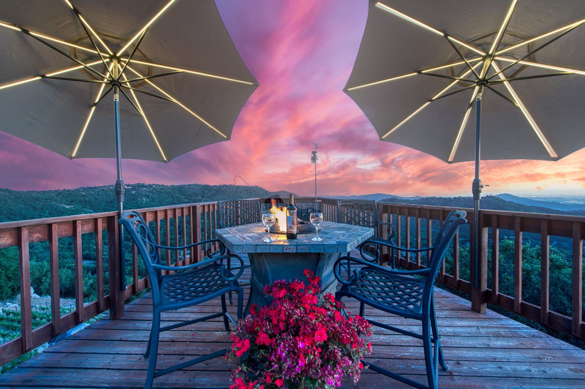 Deck with views - Valley and the Mountains up to the park. Propane firepit also.