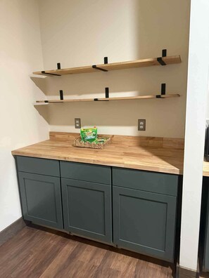 Interior - The Robinson Roost (Robinson)