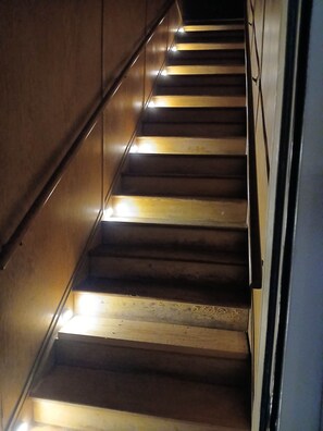 Interior - The Robinson Roost (Robinson)