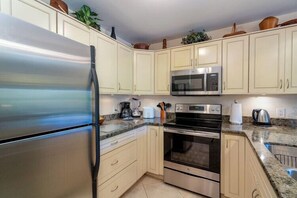 Fridge, microwave, oven, stovetop - Large Updated 1 Bed/2 Bath near Ocean and Beach - Maui Kamaole B107 (Kihei)