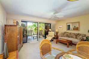 Smart TV - Large Updated 1 Bed/2 Bath near Ocean and Beach - Maui Kamaole B107 (Kihei)