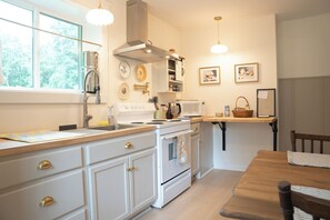 Mikroaaltouuni, uuni, liesi