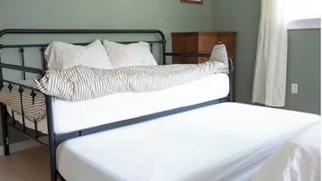 Iron/ironing board, WiFi, bed sheets