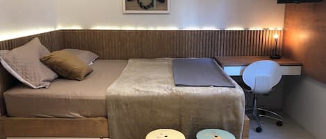 Silitysrauta/-lauta, Wi-Fi, vuodevaatteet