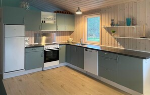 Frigorifero, piano cottura, lavastoviglie, macchina per tè/caffè