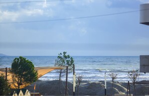 House - Soldier s Sleep Near Sea (Durrës)