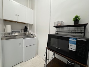 Private kitchen - 2BR/2BA w/ 4 Beds near Times Square (New York)