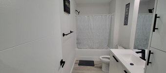 Serene Cove Stays 2BR entire suite