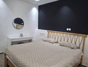 Bügeleisen/Bügelbrett, Internetzugang, Bettwäsche