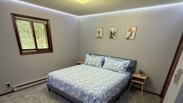 3 室のベッドルーム、WiFi (無料)、ベッドシーツ