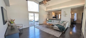 Charming 3-bedroom house CLOSE TO STADIUM - Manhattan
