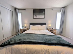 WiFi, bed sheets - Charming 3-bedroom house CLOSE TO STADIUM - Manhattan (Manhattan)