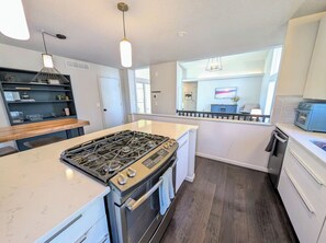 Private kitchen - Charming 3-bedroom house CLOSE TO STADIUM - Manhattan (Manhattan)