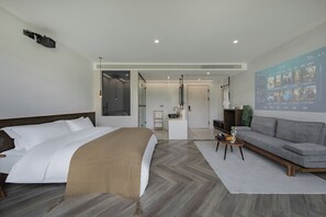 Habitación de lujo doble, patio, vistas a la colina | Edredones de plumas, cortinas opacas, sistema de insonorización