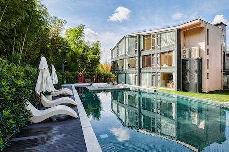 Exterior. Qingcen Manor