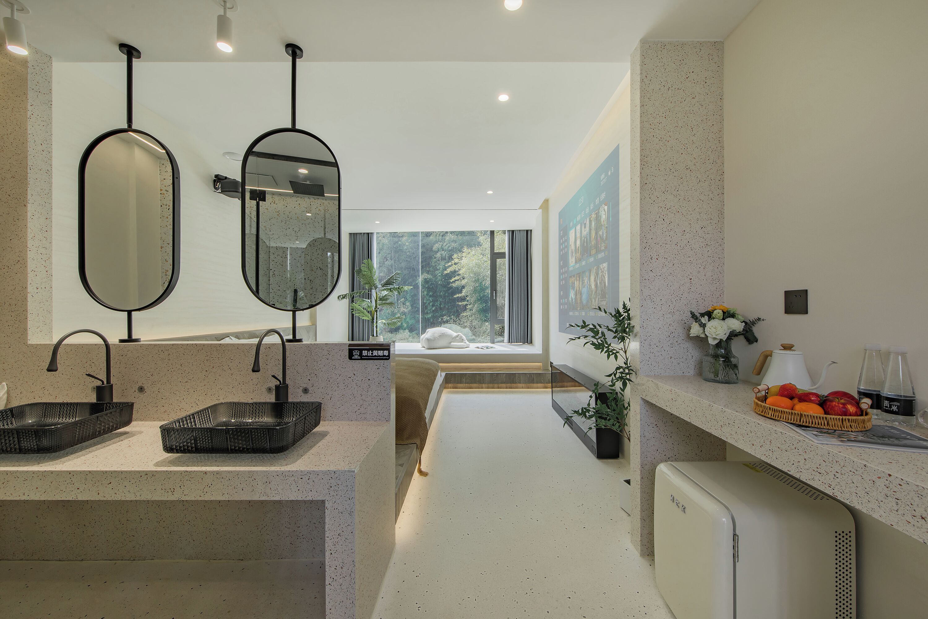 Dobbeltrom – elite, terrasse, utsikt mot høyde | Bad | Toalettartikler (inkludert), hårføner, badekåper for barn og tøfler