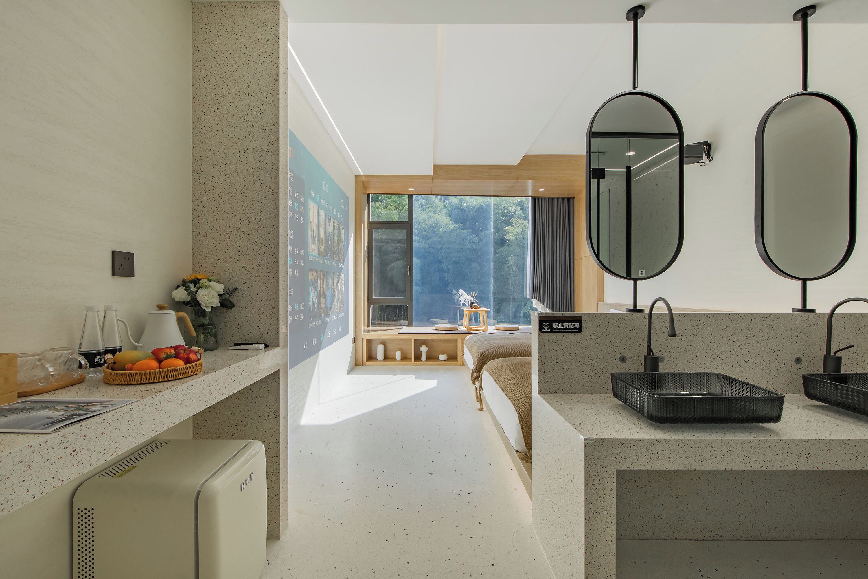 Elite-Zweibettzimmer, Terrasse, Hügelblick | Badezimmer