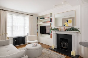 House | 2 bedrooms - Pavilion Road 3-bed Residence With AC (London)