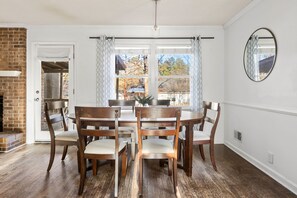 Dining - Pet-Friendly, King Bed, Fenced Backyard - Perfect for Families or Work Groups (Columbia)