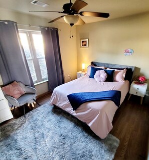 3 bedrooms, iron/ironing board, free WiFi, bed sheets - Safe,secluded, family and pet friendly! 3-bedroom house in peaceful Hot Springs! (Hot Springs)