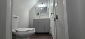 Shower, towels - 2BR Apartment Near Wesleyan 301 (Middletown)