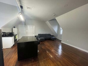 Interior - Apartment in Middletown-Wesleyan 301 (Middletown)