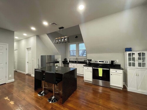 2BR Apartment Near Wesleyan 301