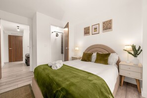 Silitysrauta/-lauta, Wi-Fi, vuodevaatteet