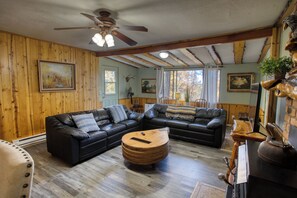 TV - Pinetop Vista - The Eagle (Pinetop)