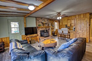 TV - Pinetop Vista - The Eagle (Pinetop)