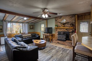 TV - Pinetop Vista - The Eagle (Pinetop)