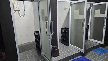 Yhteismajoitus | Kylpyhuone | Pyyhkeet, saippua, sampoo, vessapaperi