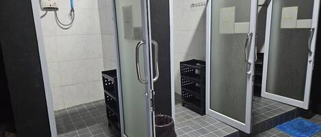 Shared Dormitory | Bathroom | Towels, soap, shampoo, toilet paper