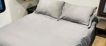 Cozy RV in West Valley home with AC/Heat - private - 5 miles from SLC airport