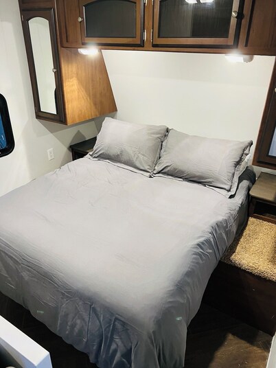 Cozy RV in West Valley home with AC/Heat - private - 5 miles from SLC airport