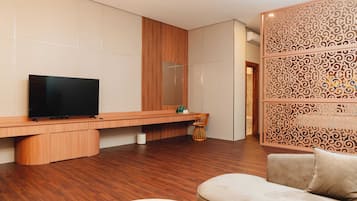 Suite, 1 King Bed | Free WiFi