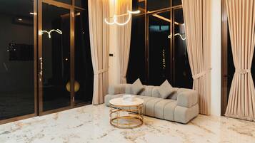 Suite, 1 King-Bett | Wohnbereich