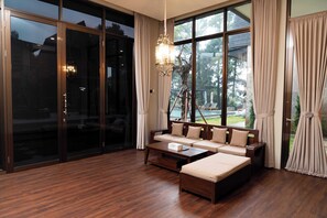 Phòng Suite, 1 giường cỡ king | Khu phòng khách