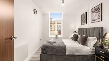 Silitysrauta/-lauta, Wi-Fi, vuodevaatteet