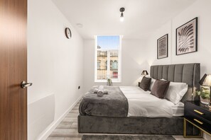 Silitysrauta/-lauta, Wi-Fi, vuodevaatteet