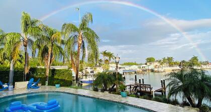 Oceanfront St. Petersburg area - Madeira Beach 5 minutes away! Gorgeous view!