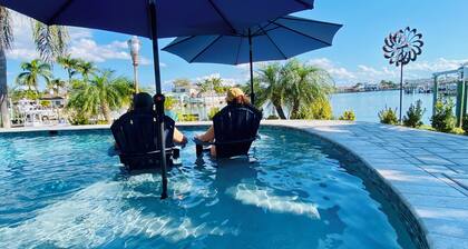 Gorgeous oceanfront view St. Petersburg area! 5 minutes to Madeira Beach!