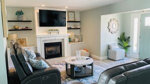Smart TV, fireplace, DVD player, books - Waterfront Oasis: Saltwater Pool, Kayaks & Dock - 5 Mins to Madeira Beach! (Seminole)