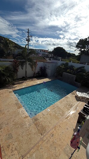 A swimming pool with clear blue water, surrounded by a tiled deck. - Private House with Pool • Ideal for Families and Couples - Fajardo (Fajardo)