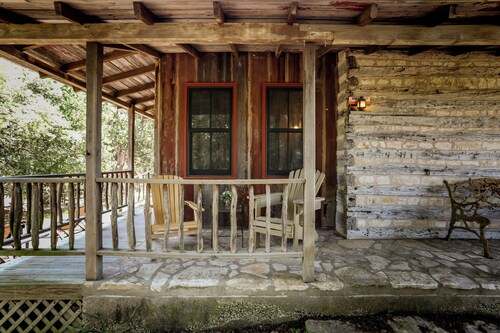 Francesca’s - Romantic Hill Country Getaway
