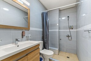 Handtücher, Seife, Shampoo, Toilettenpapier