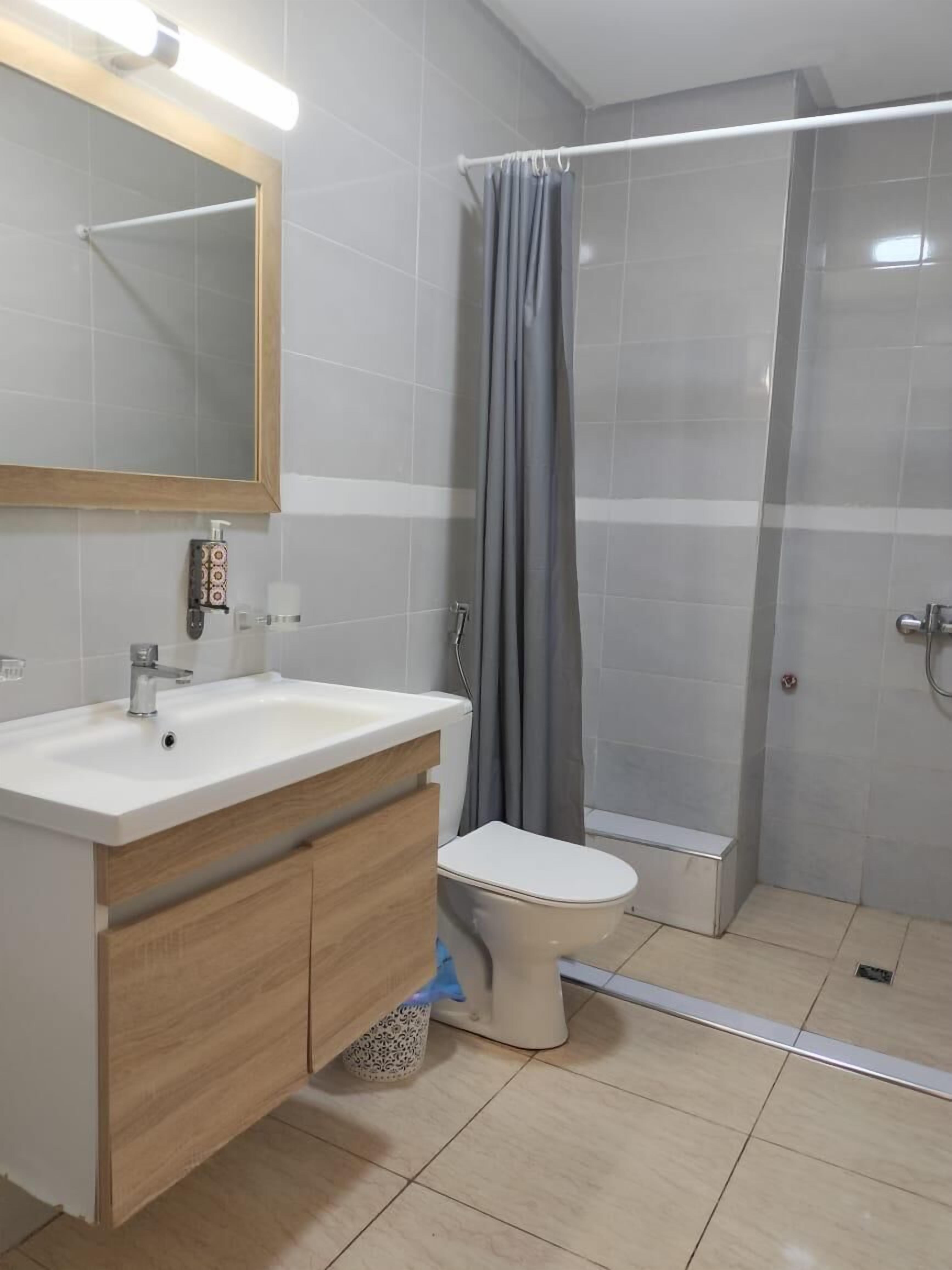 Towels, soap, shampoo, toilet paper