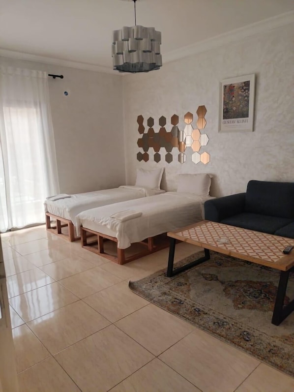 Deluxe Triple Room | Soundproofing, free WiFi - Massira Social Living (Saâda)