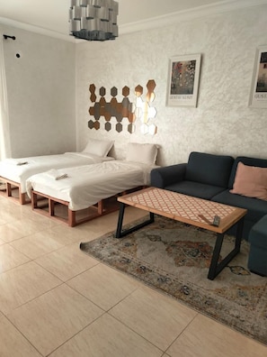 Deluxe Triple Room | Soundproofing, free WiFi - Massira Social Living (Saâda)